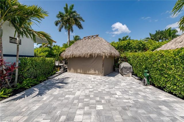 13617 Snapper LN, Naples, FL 34114