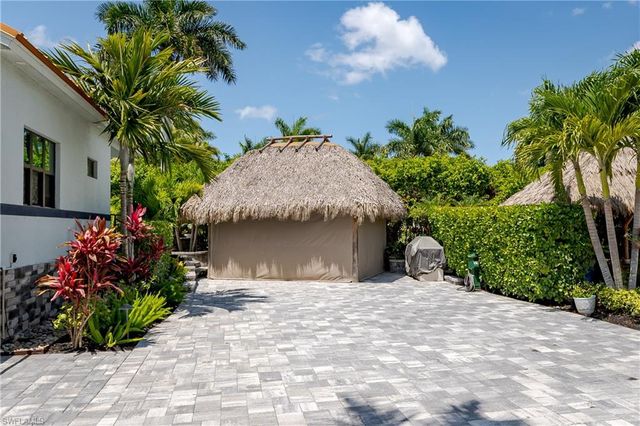 13617 Snapper LN, Naples, FL 34114