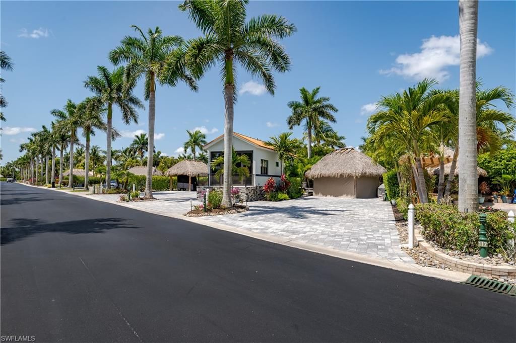 13617 Snapper LN, Naples, FL 34114