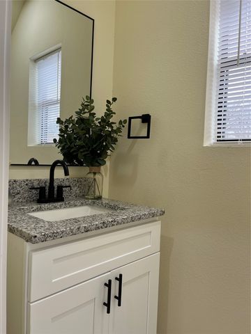 317 E 14th Avenue, Corsicana, TX 75110