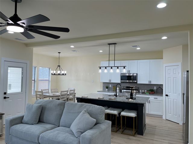 317 E 14th Avenue, Corsicana, TX 75110