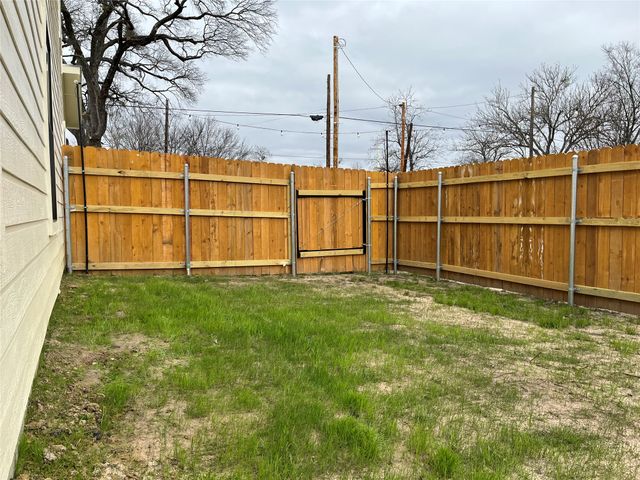 317 E 14th Avenue, Corsicana, TX 75110