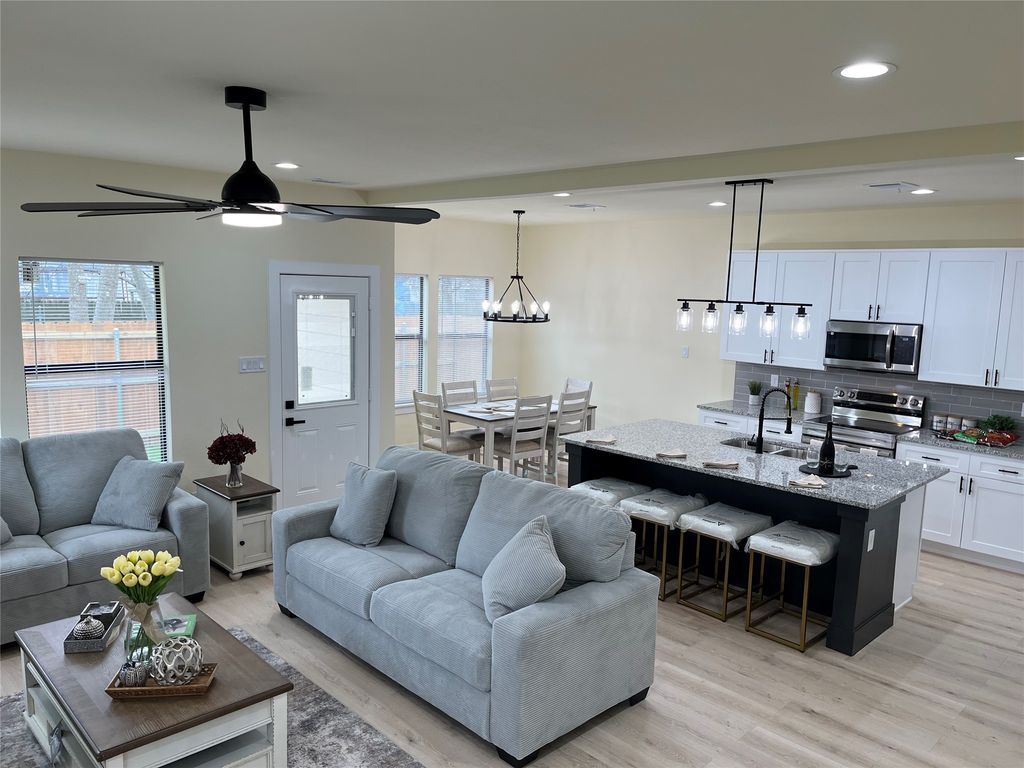 317 E 14th Avenue, Corsicana, TX 75110