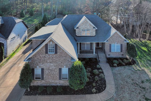 1056 Island Brook Dr, Hendersonville, TN 37075