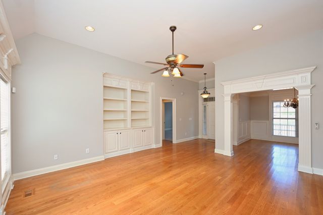 1056 Island Brook Dr, Hendersonville, TN 37075