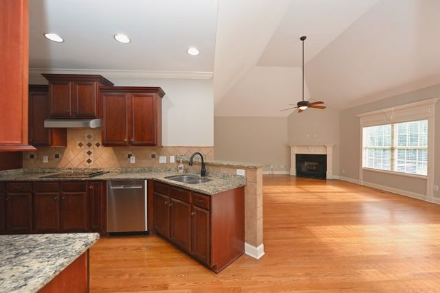 1056 Island Brook Dr, Hendersonville, TN 37075