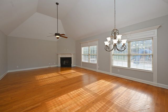 1056 Island Brook Dr, Hendersonville, TN 37075