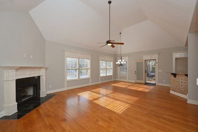 1056 Island Brook Dr, Hendersonville, TN 37075