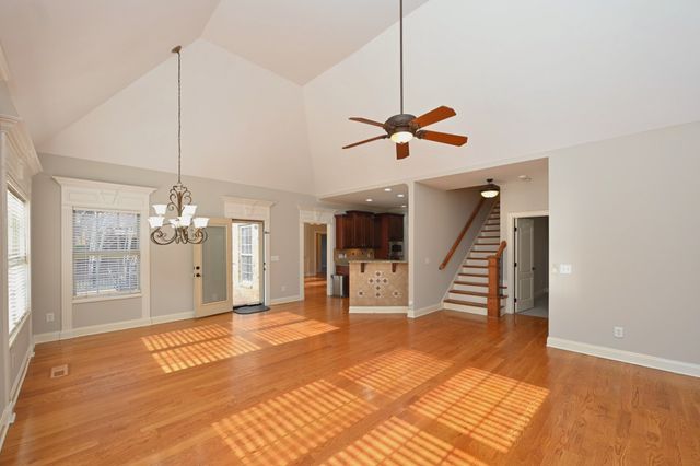 1056 Island Brook Dr, Hendersonville, TN 37075