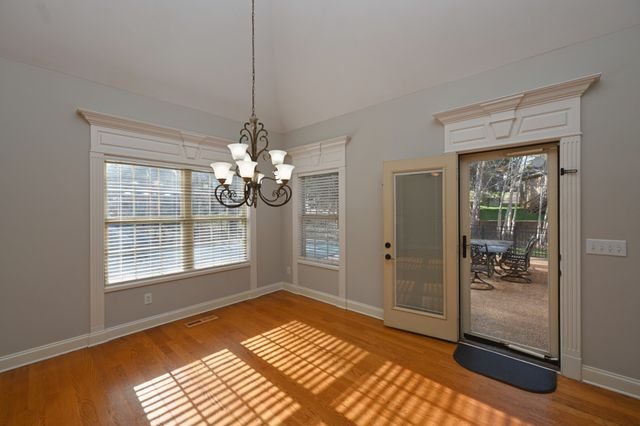 1056 Island Brook Dr, Hendersonville, TN 37075