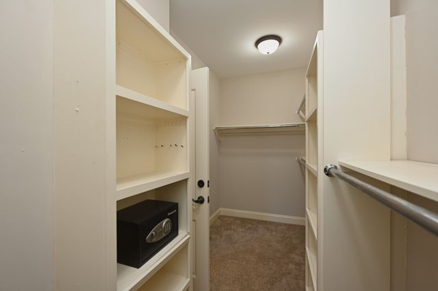 1056 Island Brook Dr, Hendersonville, TN 37075