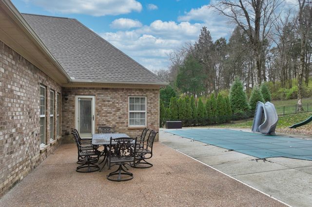 1056 Island Brook Dr, Hendersonville, TN 37075