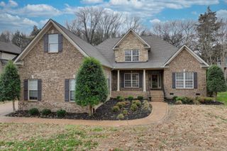 1056 Island Brook Dr, Hendersonville, TN 37075