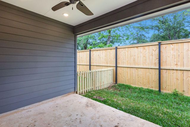 10317 10317 Lake Road Road 15B, Houston, TX 77070