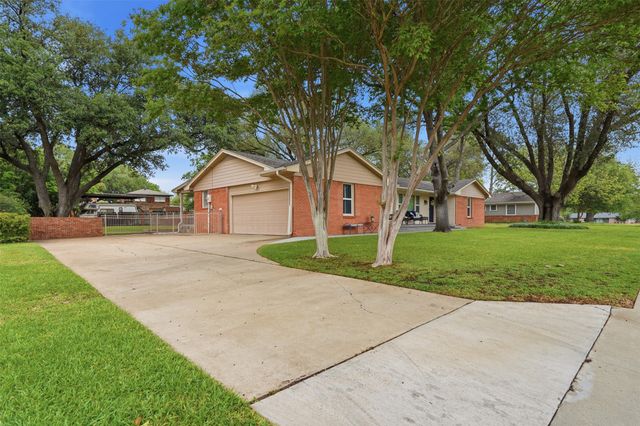 1216 Hilltop Drive, Cleburne, TX 76033