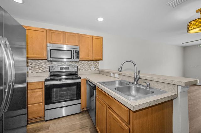 8013 SUTTON TERRACE LANE, Tampa, FL 33615