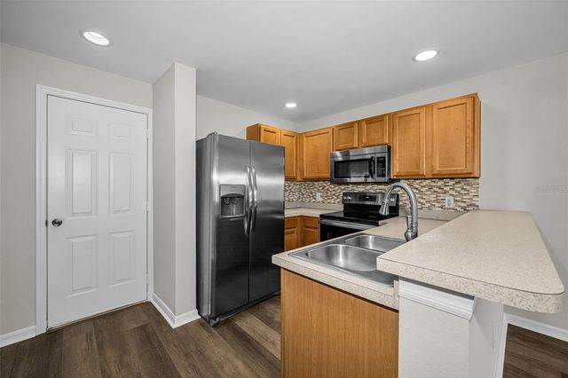 8013 SUTTON TERRACE LANE, Tampa, FL 33615