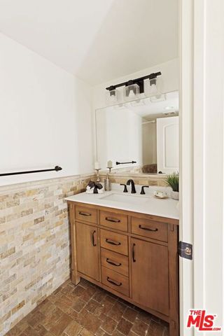 272 N Chester Avenue 101, Pasadena, CA 91106