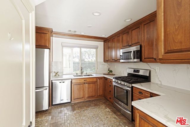 272 N Chester Avenue 101, Pasadena, CA 91106