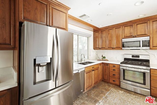 272 N Chester Avenue 101, Pasadena, CA 91106