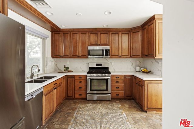 272 N Chester Avenue 101, Pasadena, CA 91106