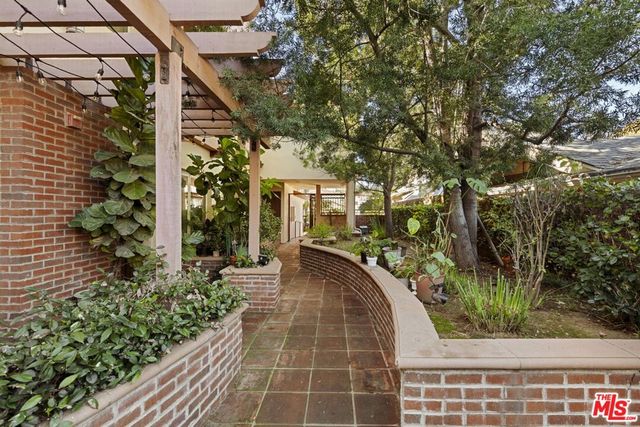 272 N Chester Avenue 101, Pasadena, CA 91106