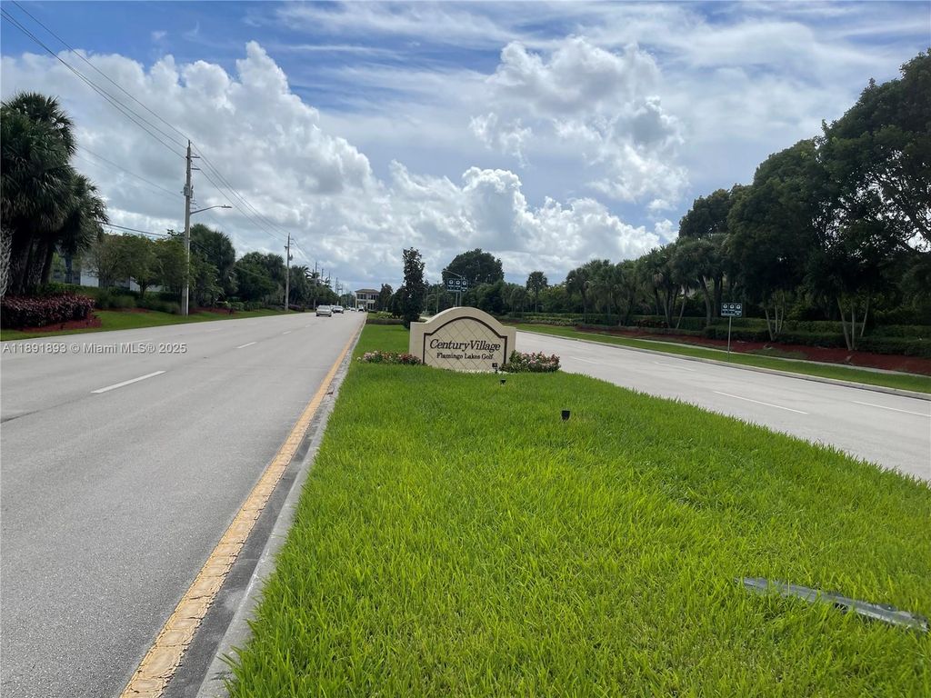 800 SW 142nd Ave 104N, Pembroke Pines, FL 33027