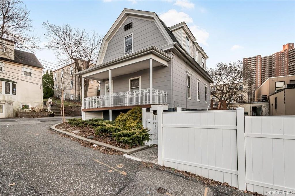451 W 258th Street, Bronx, NY 10471 — photo 3