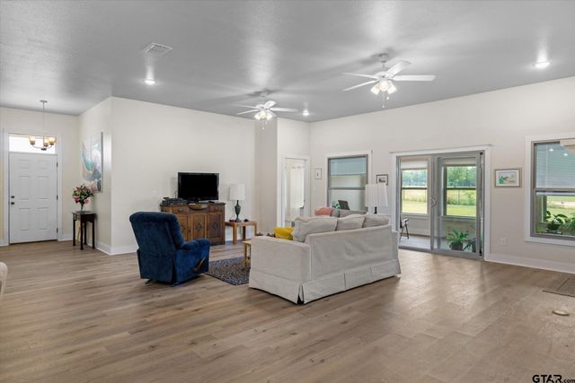 1461 VZCR 4607, Ben Wheeler, TX 75754