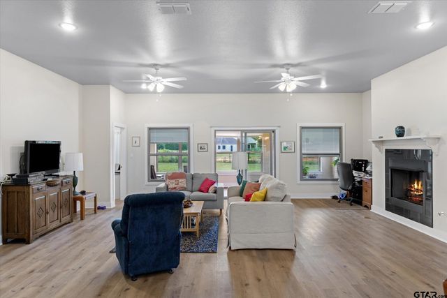 1461 VZCR 4607, Ben Wheeler, TX 75754