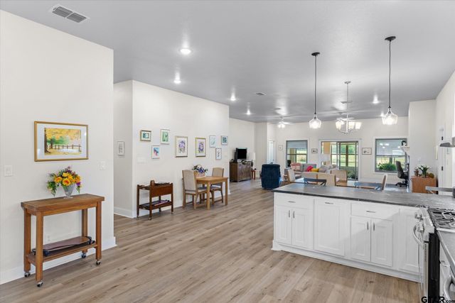 1461 VZCR 4607, Ben Wheeler, TX 75754