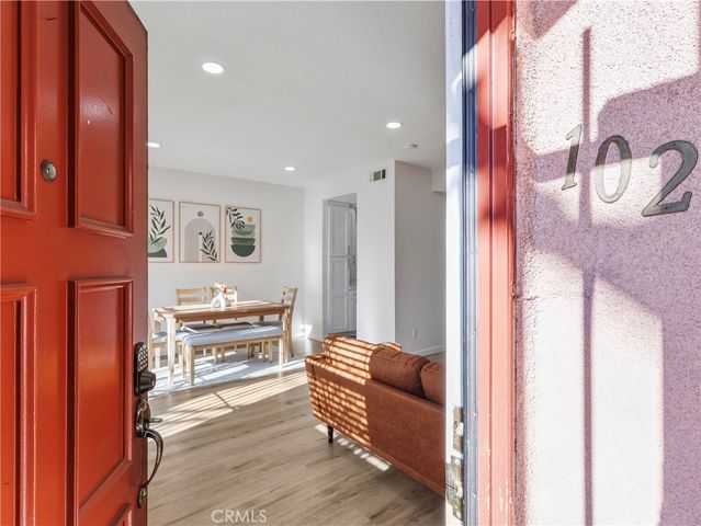 7320 Balboa Boulevard, Lake Balboa, CA 91406