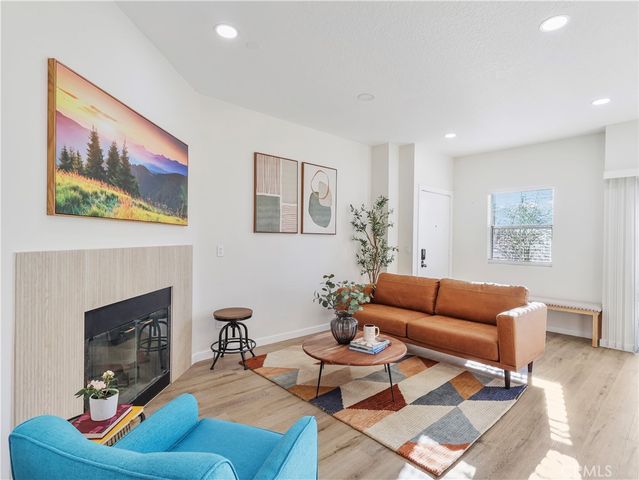 7320 Balboa Boulevard, Lake Balboa, CA 91406