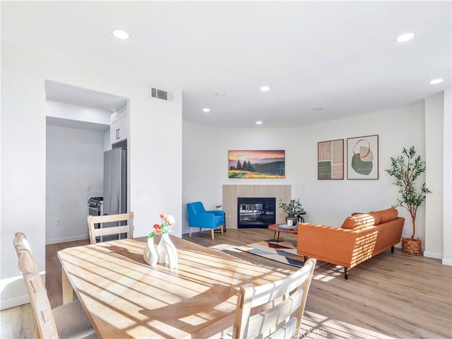 7320 Balboa Boulevard, Lake Balboa, CA 91406