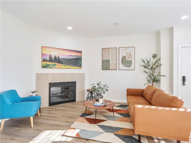 7320 Balboa Boulevard, Lake Balboa, CA 91406