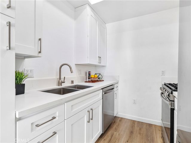 7320 Balboa Boulevard, Lake Balboa, CA 91406