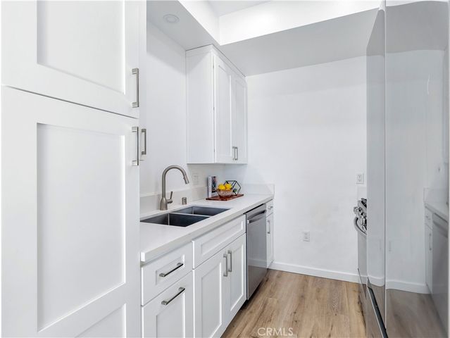 7320 Balboa Boulevard, Lake Balboa, CA 91406