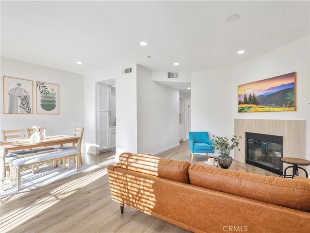 7320 Balboa Boulevard, Lake Balboa, CA 91406