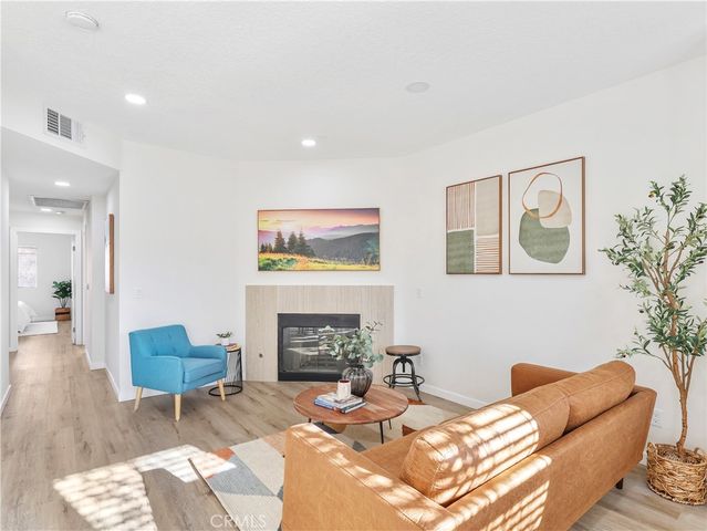 7320 Balboa Boulevard, Lake Balboa, CA 91406