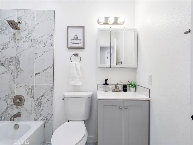 7320 Balboa Boulevard, Lake Balboa, CA 91406