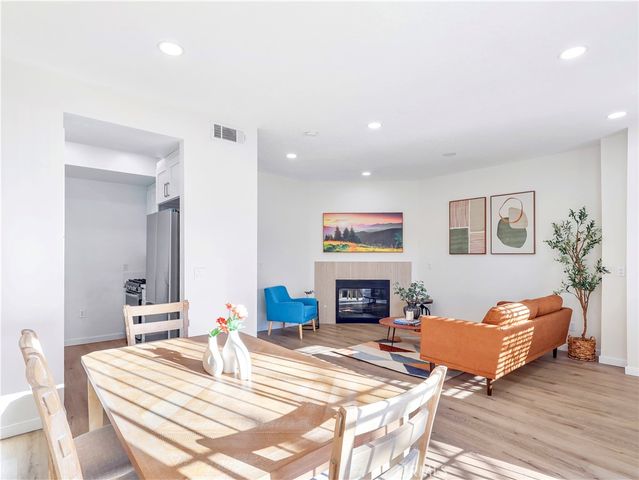 7320 Balboa Boulevard, Lake Balboa, CA 91406