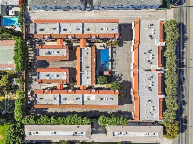 7320 Balboa Boulevard, Lake Balboa, CA 91406