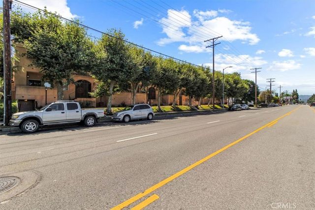 7320 Balboa Boulevard, Lake Balboa, CA 91406