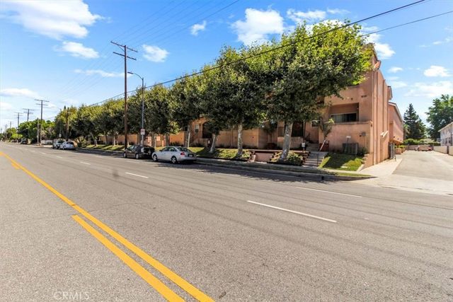 7320 Balboa Boulevard, Lake Balboa, CA 91406