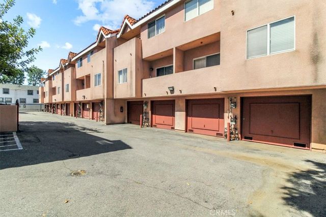 7320 Balboa Boulevard, Lake Balboa, CA 91406