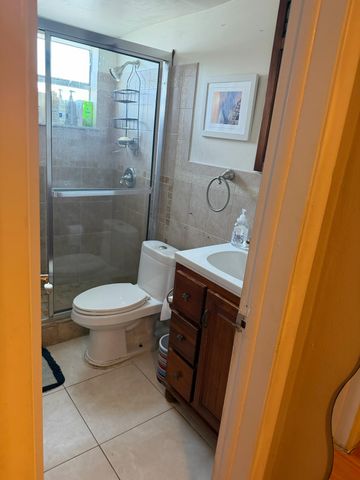 714 NE 10th Street 205, Hallandale Beach, FL 33009