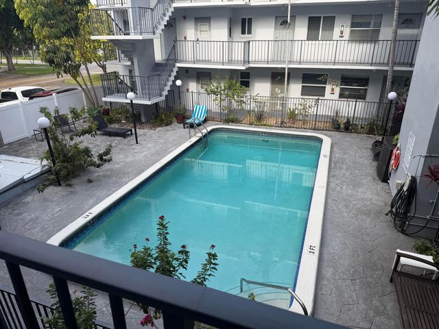 714 NE 10th Street 205, Hallandale Beach, FL 33009