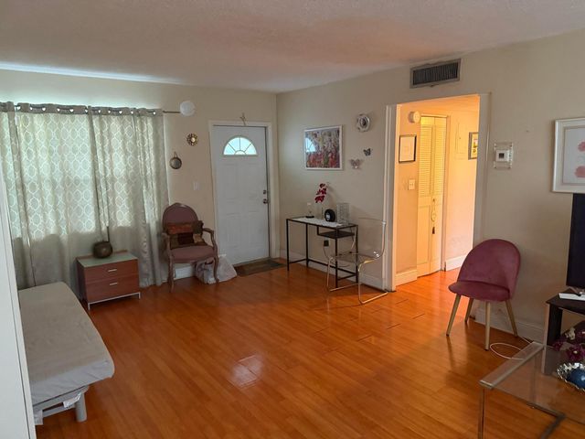 714 NE 10th Street 205, Hallandale Beach, FL 33009
