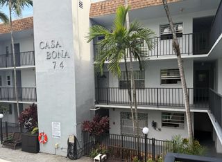 714 NE 10th Street 205, Hallandale Beach, FL 33009