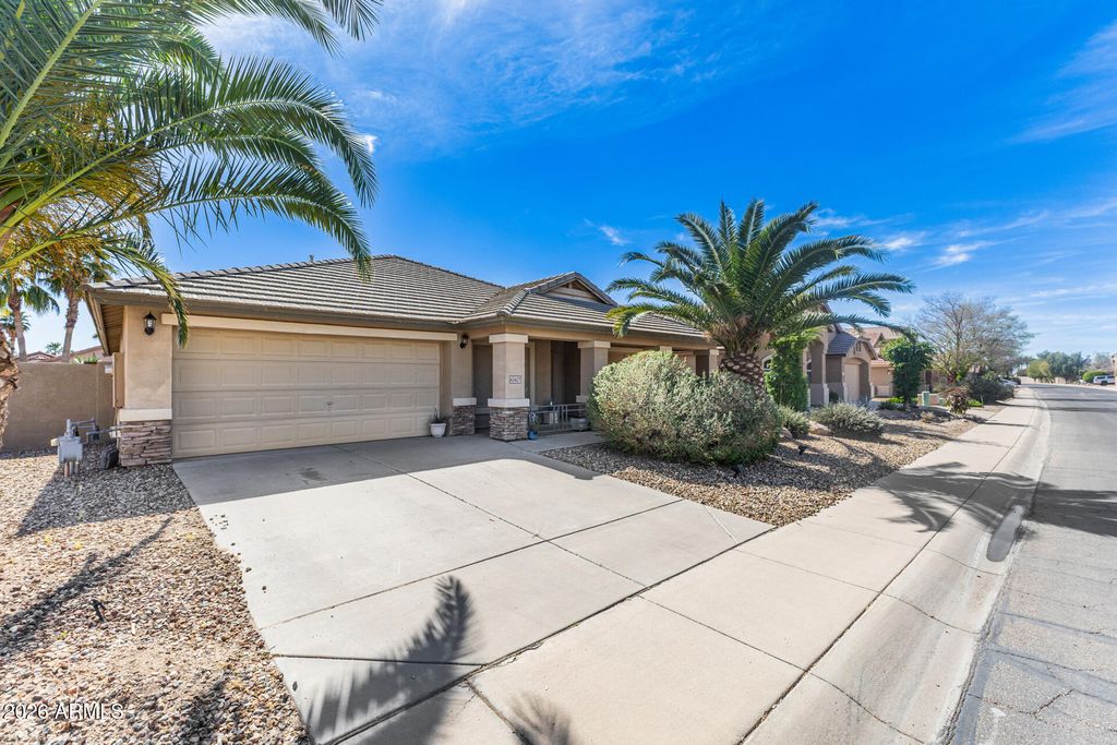 43427 W COURTNEY Drive, Maricopa, AZ 85138 — photo 2